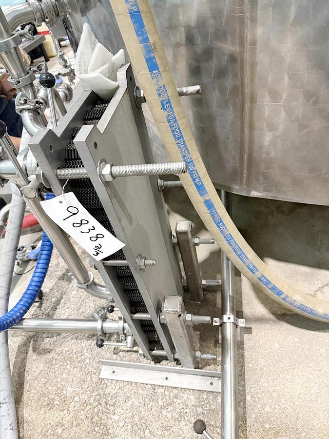Used Used 5000 Gallon Tank, 304 Stainless Steel, With Heat Exchanger & Pump