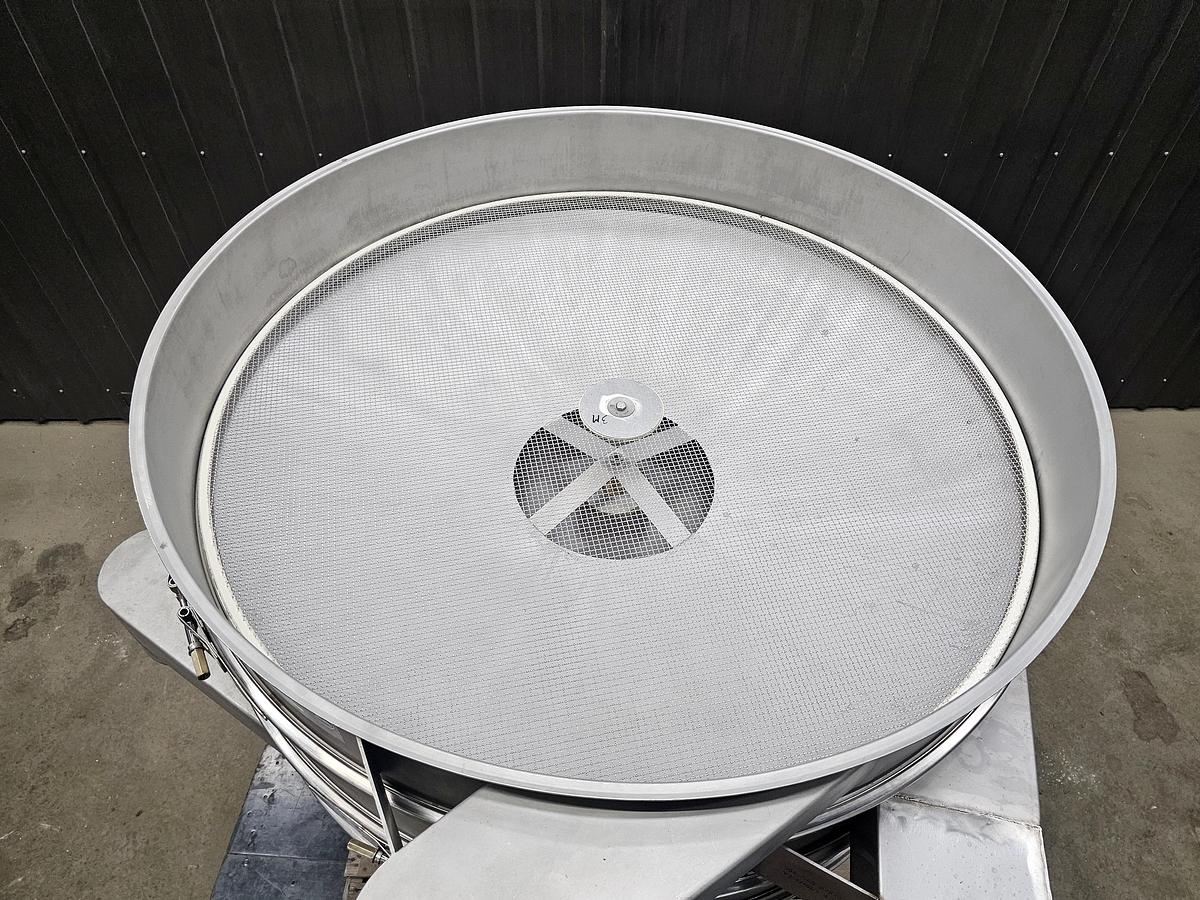 Used TCL Saint-Pie, Quebec - lot 38 - sweco screen