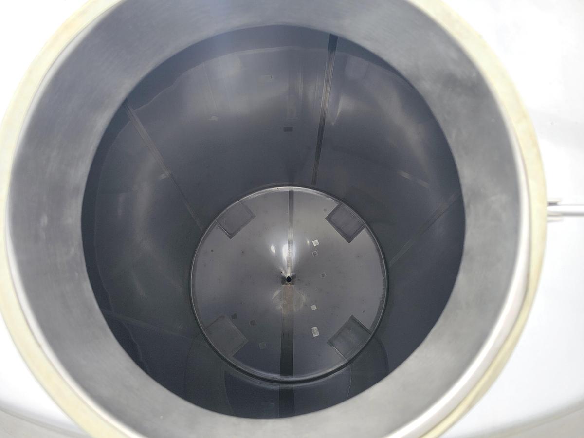 Used Used 2641 Gallon Insulated Tank, 304 Stainless Steel
