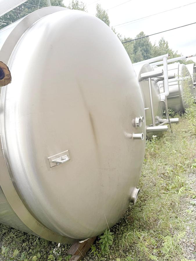 Used Used 2480 Gallon Jacketed Tank, 304 Stainless Steel