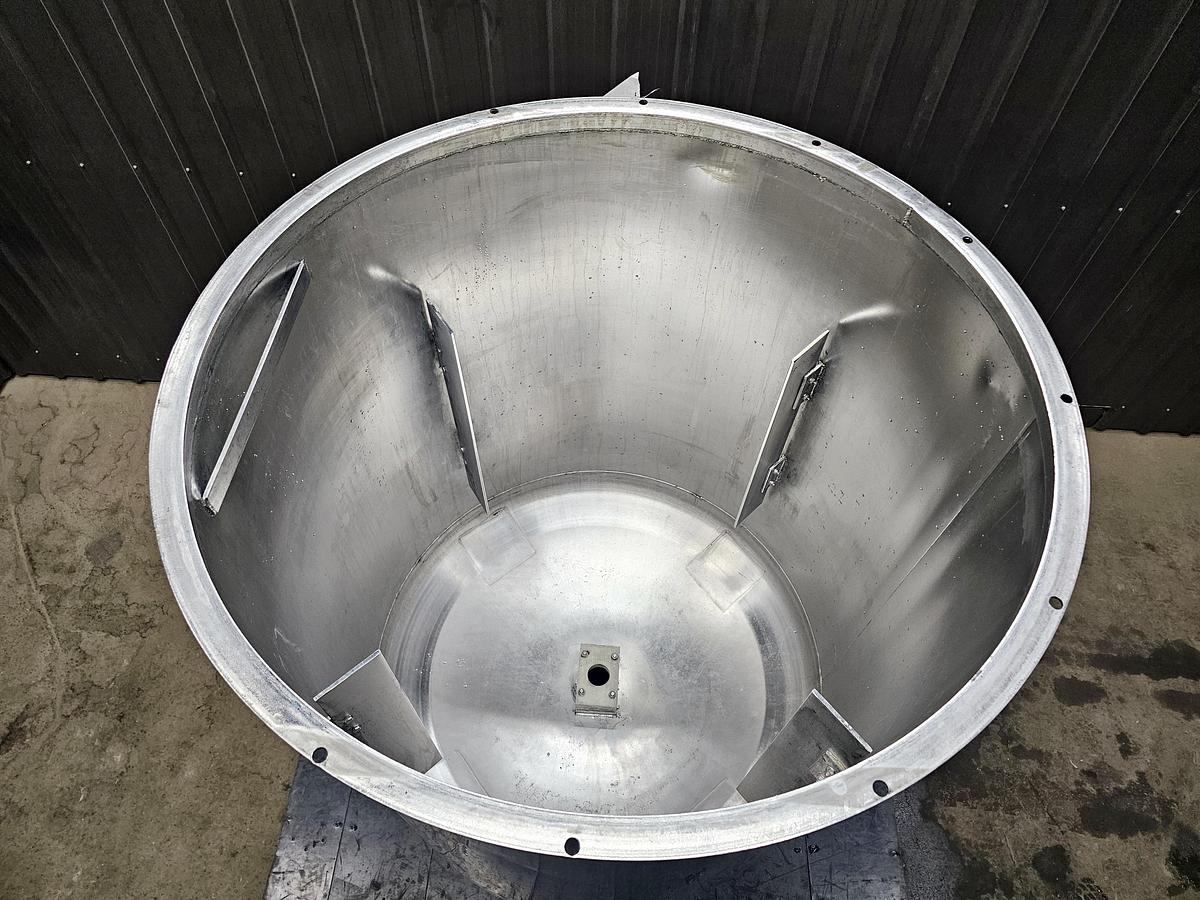 Used Used 275 Gallon Tank, 304 Stainless Steel