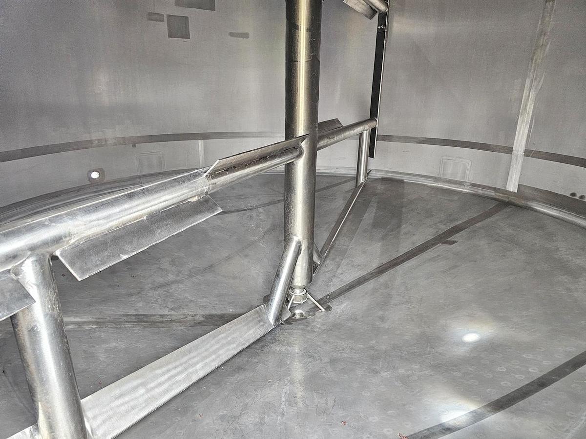 Used Used 7925 Gallon Jacketed Tank, 304 Stainless Steel, With Mixer
