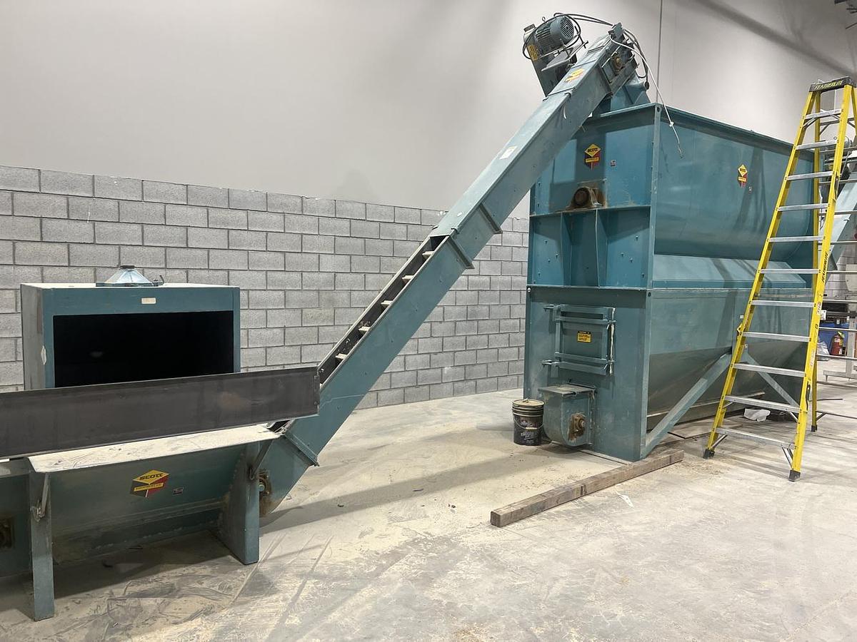 Used Used Scott Ribbon/Paddle Blender, 100 Cubic Feet, With Infeed & Outfeed Drag Conveyors