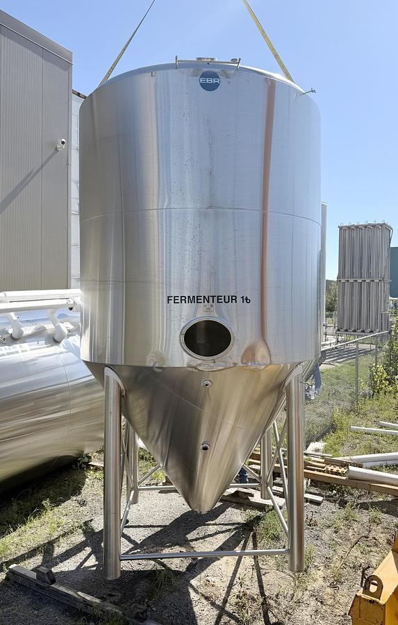 Used Used 4966 Gallon Jacketed Tank, 304L Stainless Steel