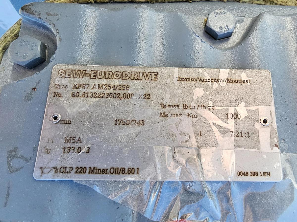Used Used 1700 Gallon Jacketed Tank, 304 Stainless Steel, With Mixer