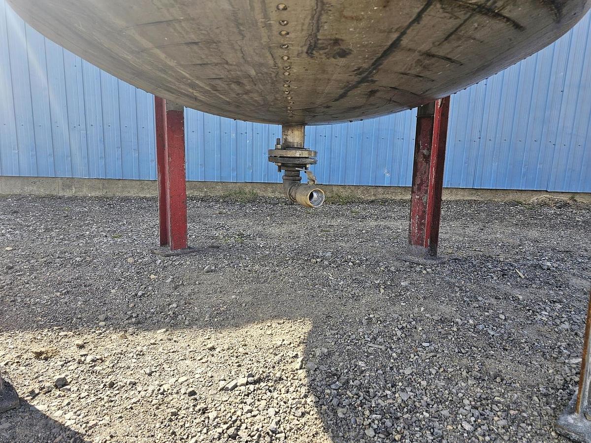 Used Used 1500 Gallon Tank, Stainless Steel, With Mixer