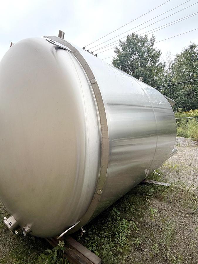 Used Used 5580 Gallon Jacketed Tank, 304 Stainless Steel