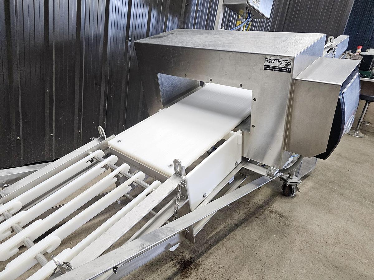 Used Used Fortress Stealth Metal Detector with Belt Conveyor & Pneumatic Rejector