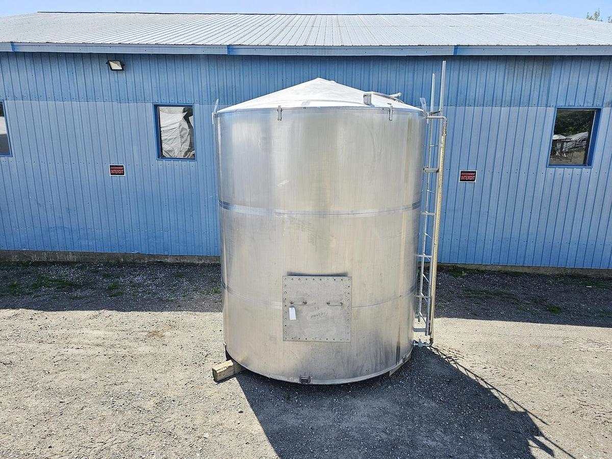Used Used 5000 Gallon Tank, Stainless Steel