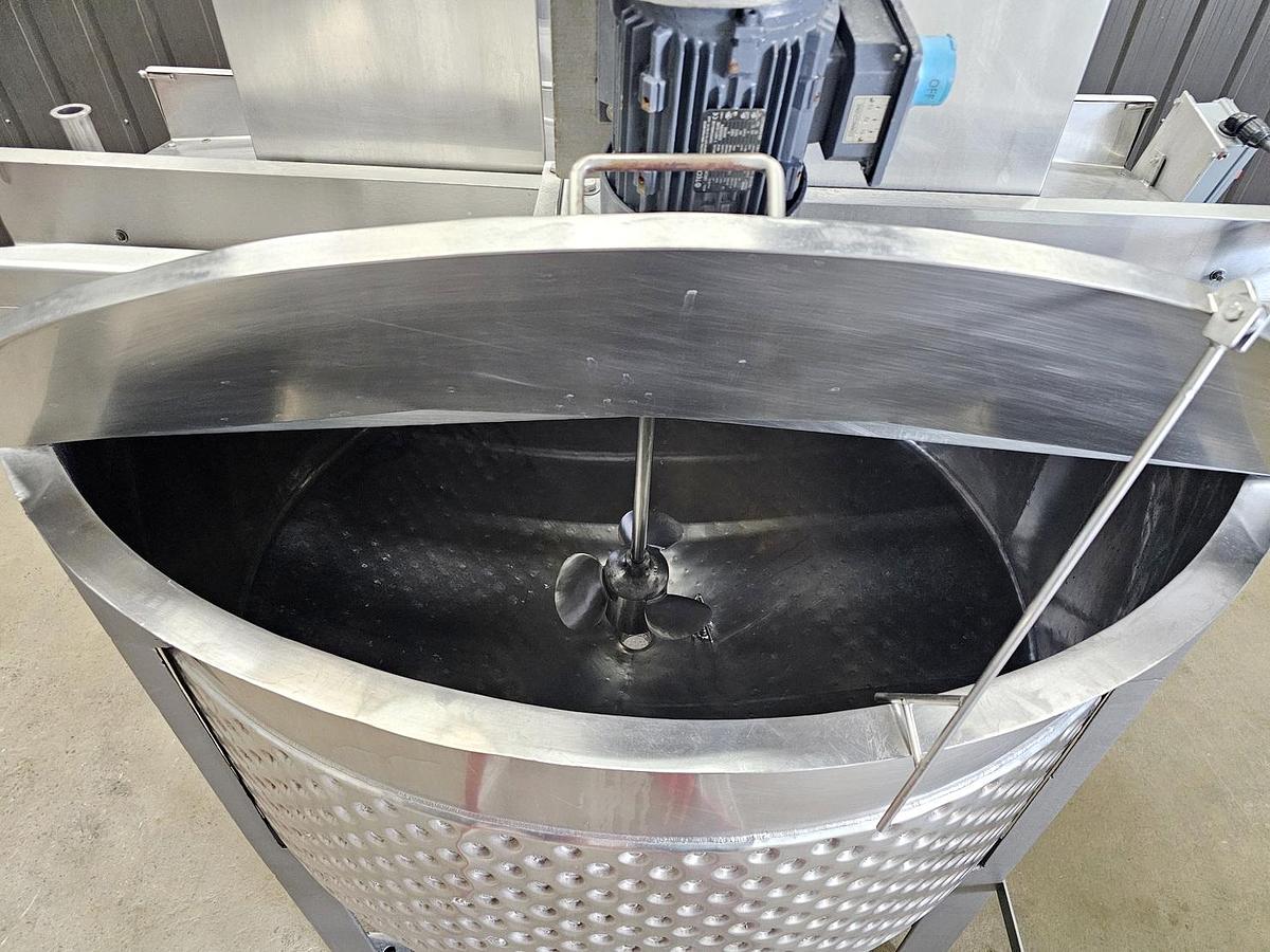 Used Used 630 Gallon Jacketed Tank, 304 Stainless Steel, With Mixer