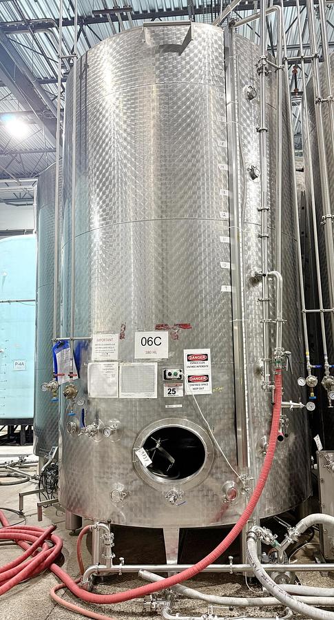 Used Used 5000 Gallon Tank, 304 Stainless Steel, With Heat Exchanger & Pump