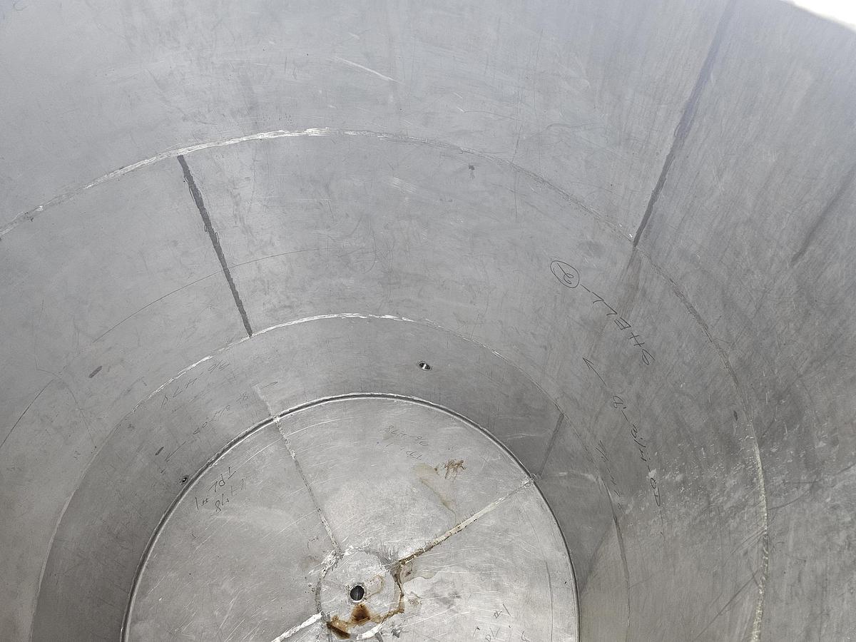 Used Used 4500 Gallon Tank, Stainless Steel, Insulated