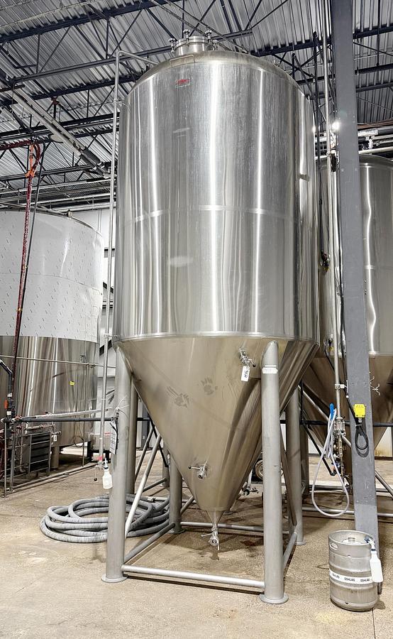 Used Used 4000 Gallon Jacketed Tank, 304 Stainless Steel