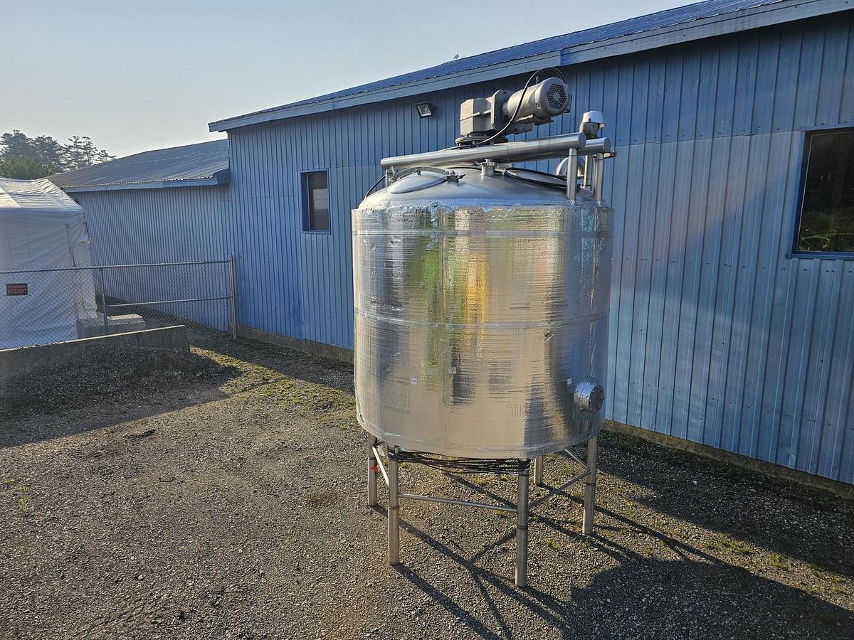 Used Used 1750 Gallon Tank, 304 Stainless Steel, With Sweep Agitation, Electrically Heated