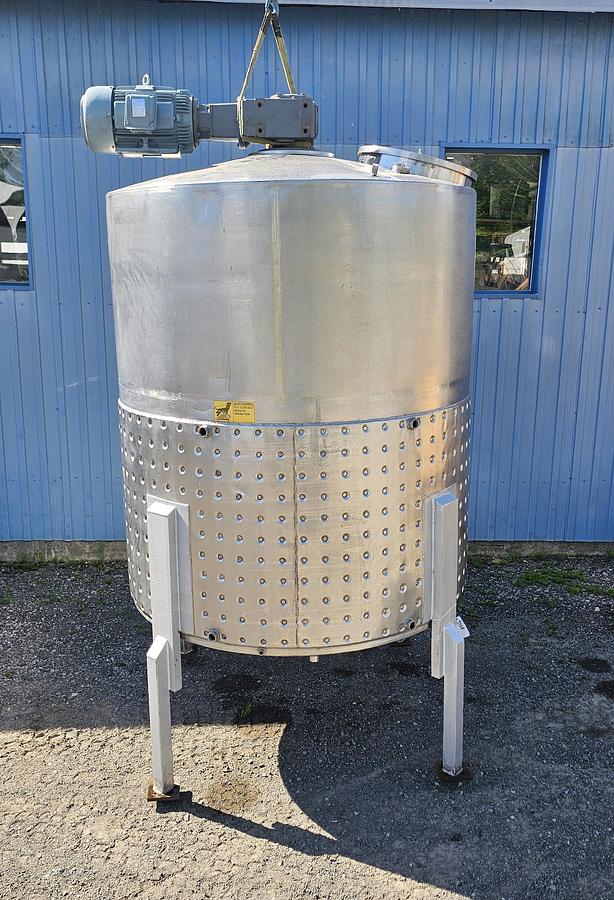 Used Used 1700 Gallon Jacketed Tank, 304 Stainless Steel, With Mixer