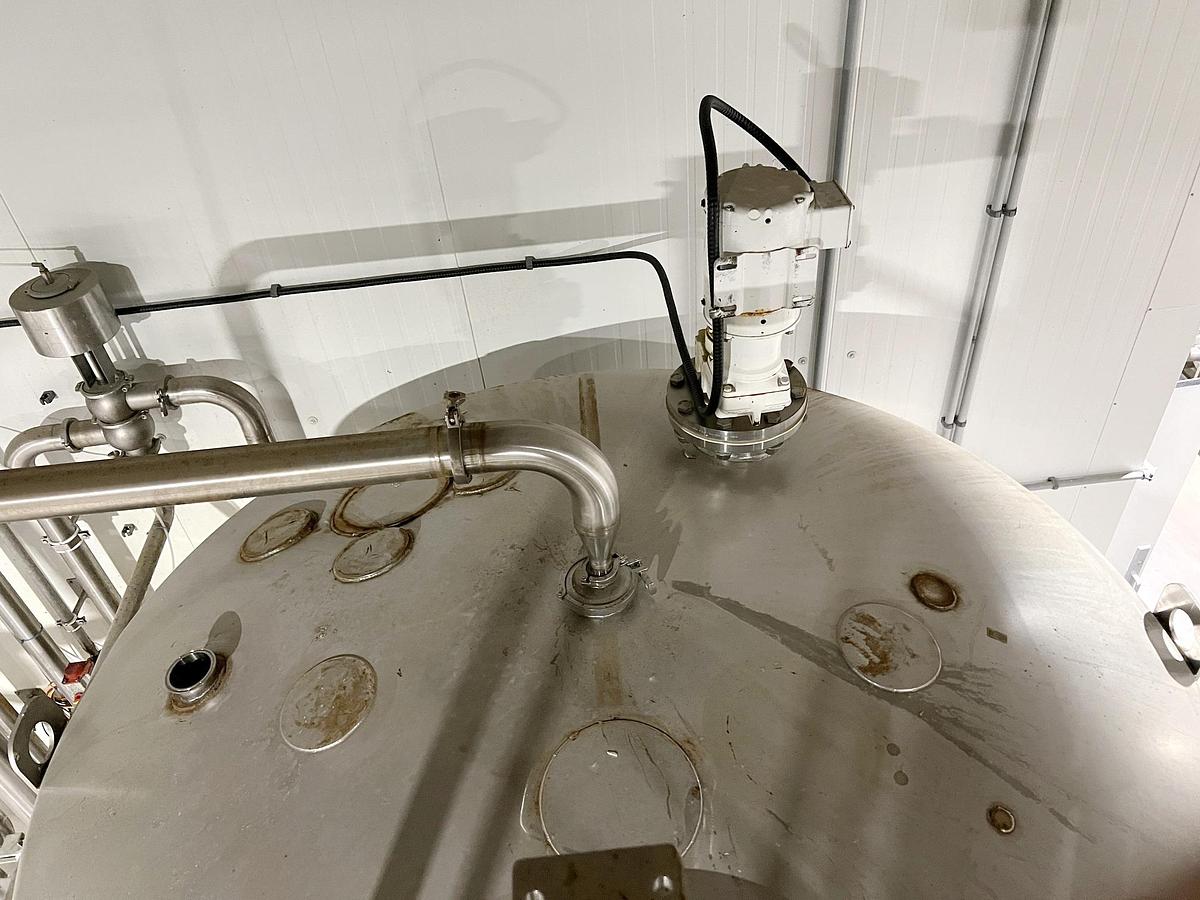 Used Used 2500 Gallon Tank, Stainless Steel, With Mixer & Pump