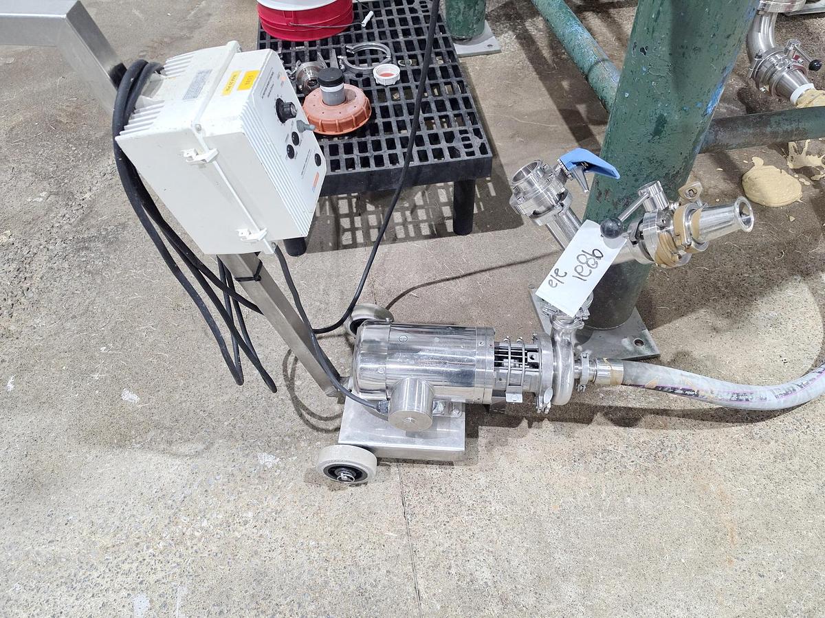 Used Used 4500 Gallon Jacketed Tank, 304 Stainless Steel