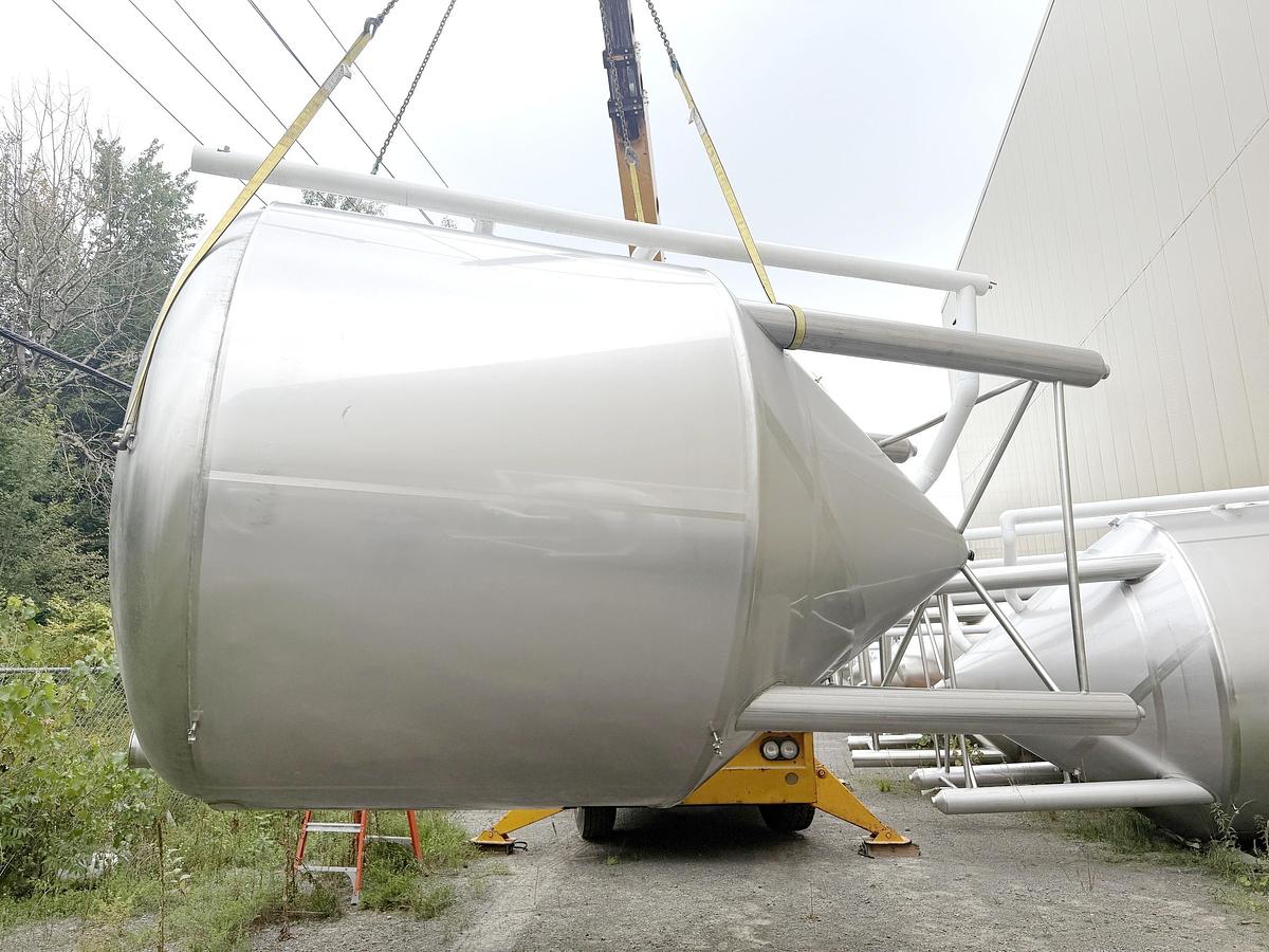 Used Used 5000 Gallon Jacketed Tank, 304 Stainless Steel