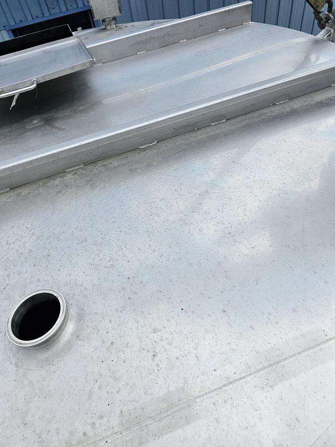 Used Used 5280 Gallon Tank, 304 Stainless Steel