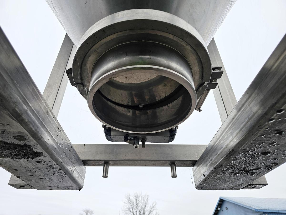 Used Used 440 Gallon Tank (Tote), Stainless Steel