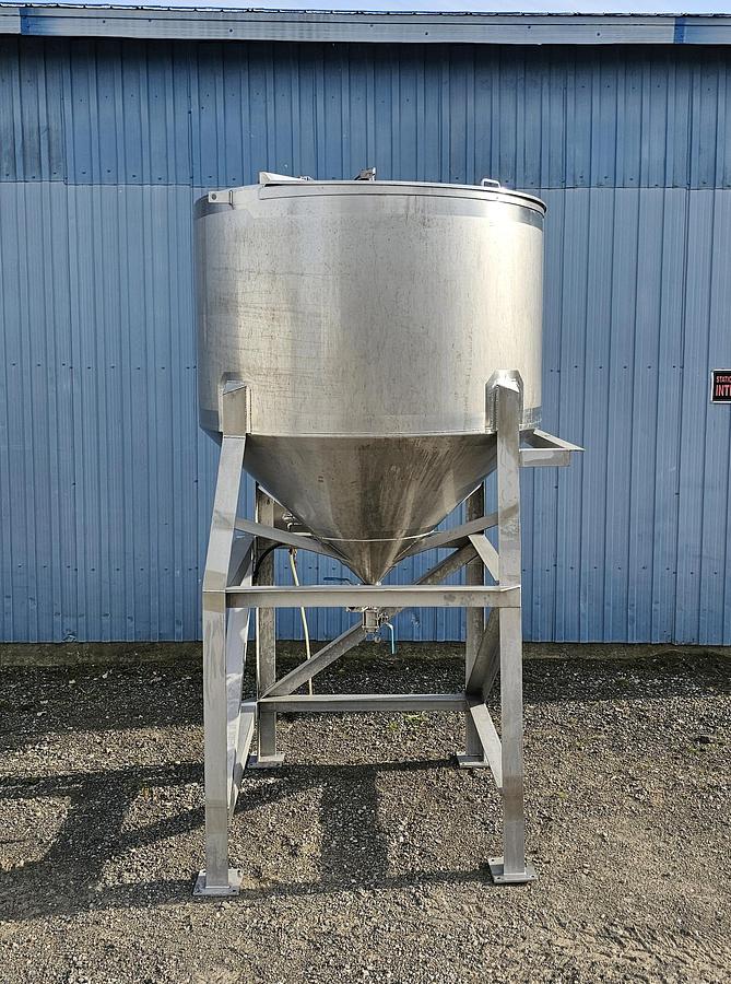 Used TCL Auction - Maple Leaf Foods - Ontario - Lot 26 - Tank