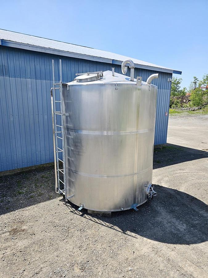 Used Used 5000 Gallon Tank, Stainless Steel