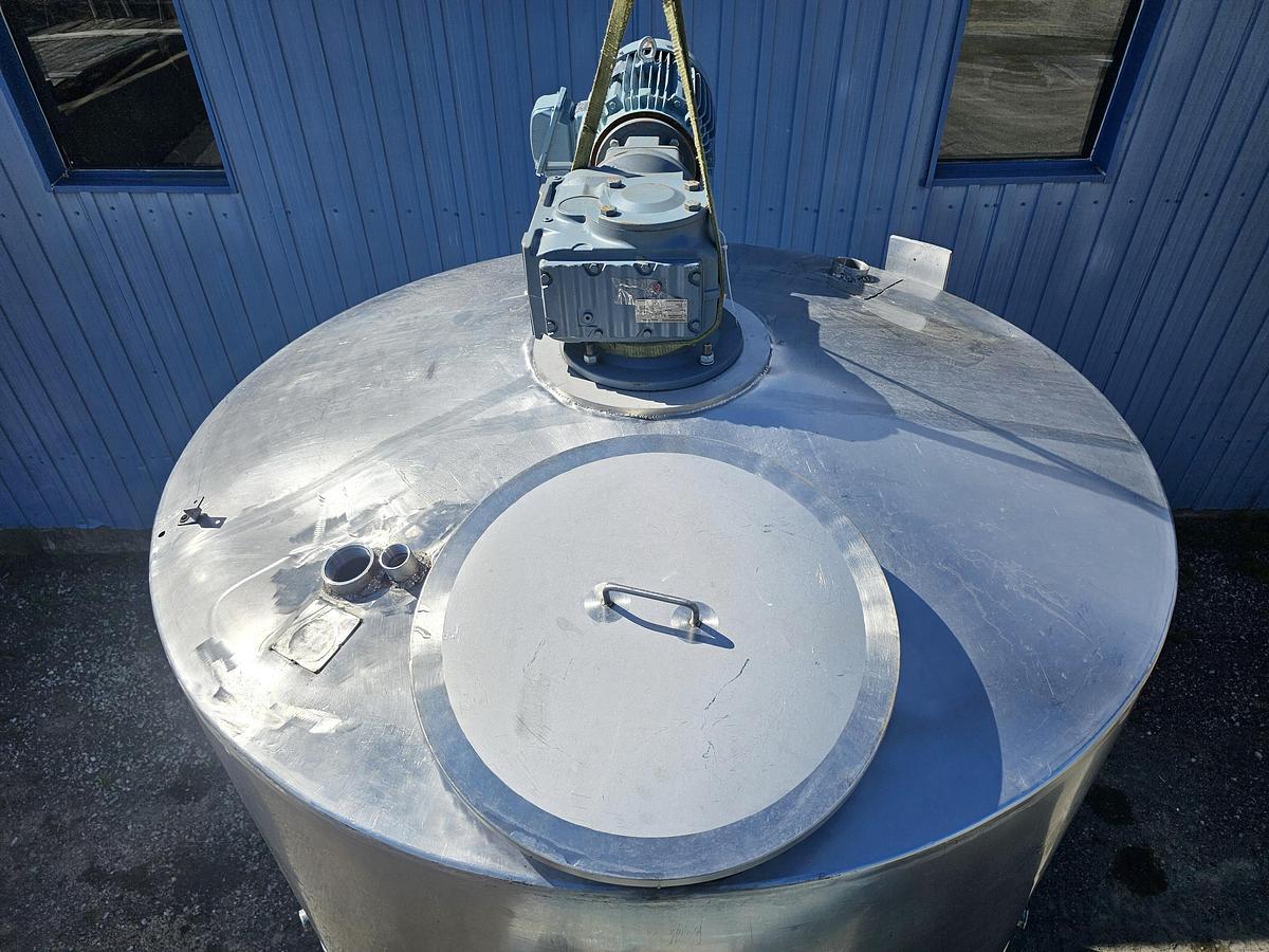 Used Used 1700 Gallon Jacketed Tank, 304 Stainless Steel, With Mixer