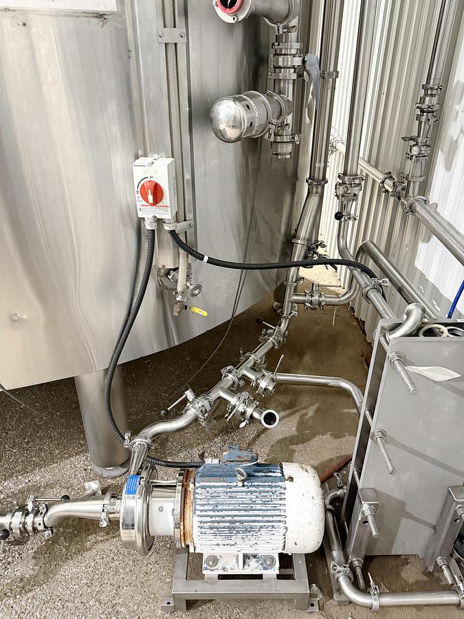 Used Used 13,208 Gallon Tank, 304 Stainless Steel, With Heat Exchanger & Pump