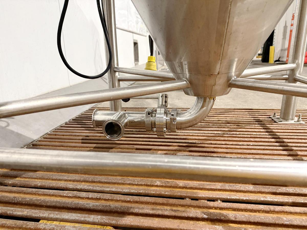 Used Used 166 Gallon Jacketed Tank (Reactor), 304 Stainless Steel, With Mixer