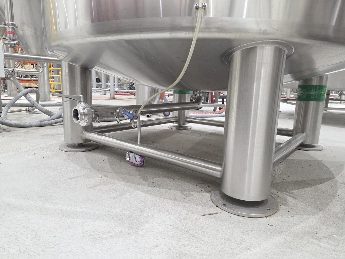 Used Used 4000 Gallon Jacketed Tank, 304 Stainless Steel, Electrically Heated