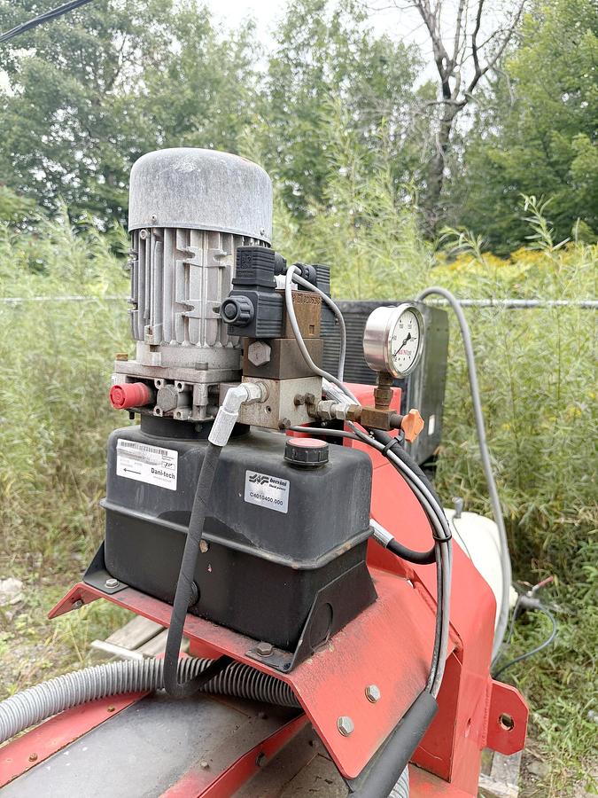 Used Used Runi SK370 Waste Screw Compactor 