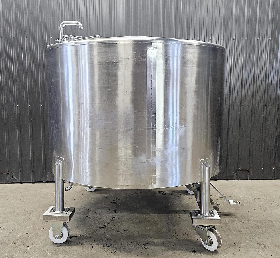 Used Used 1100 Gallon, Stainless Steel Tank