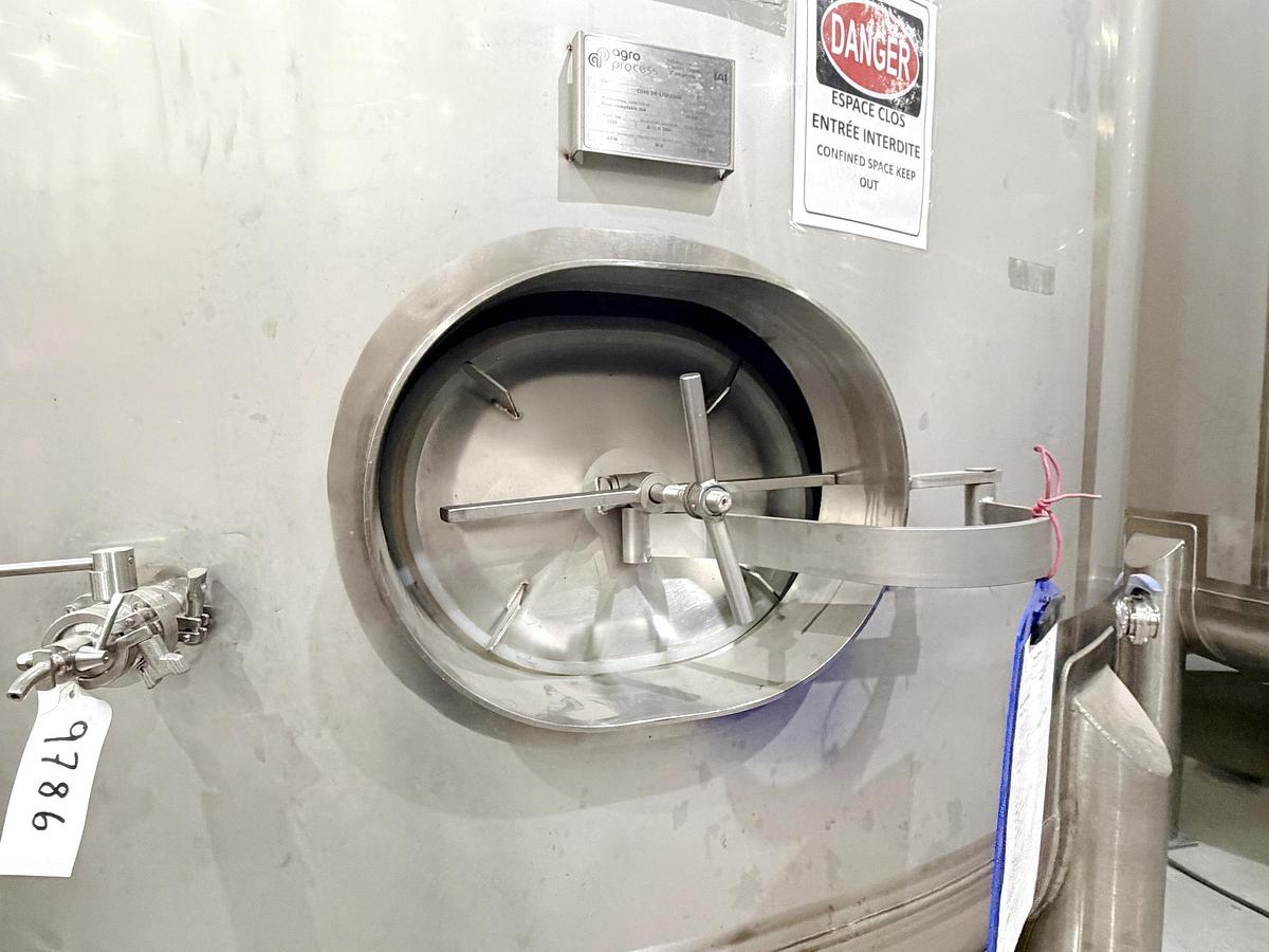 Used Used 13,208 Gallon Tank, 304 Stainless Steel
