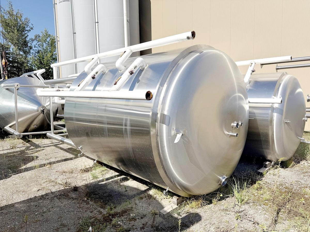 Used Used 2480 Gallon Jacketed Tank, 304 Stainless Steel