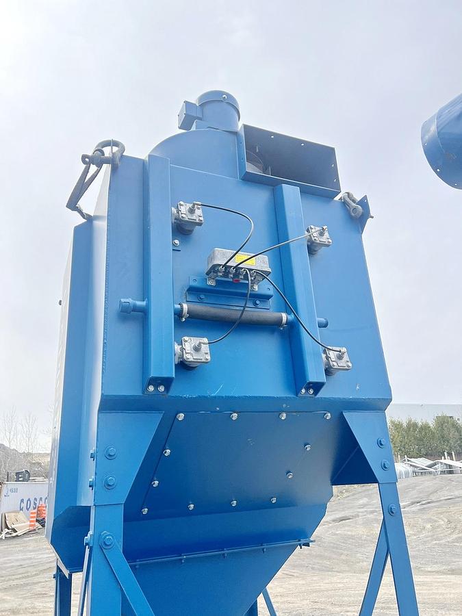 Used Used Donaldson Torit Dust Collector, Model DFO2.4, with Cyclone