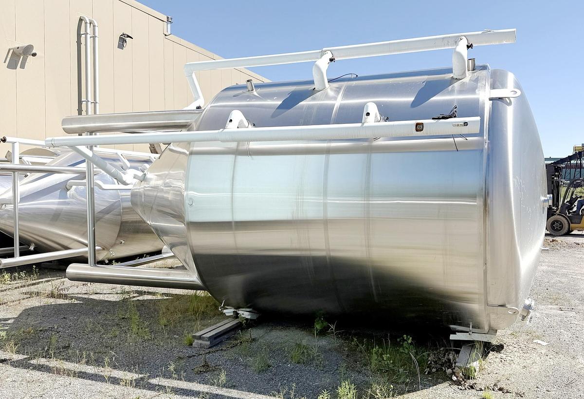 Used Used 5580 Gallon Jacketed Tank, 304 Stainless Steel