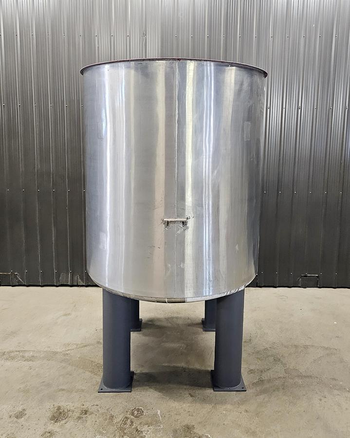 Used Used 800 Gallon Tank, Stainless Steel