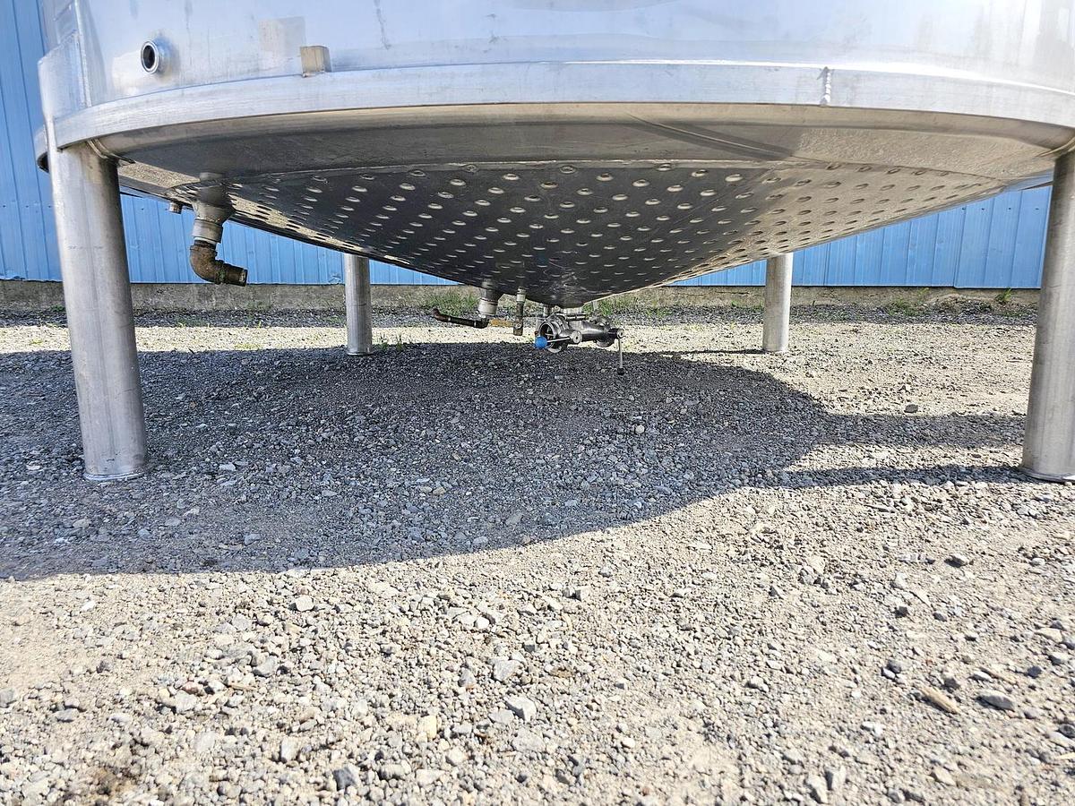 Used Used 5280 Gallon Jacketed Tank, 304 Stainless Steel