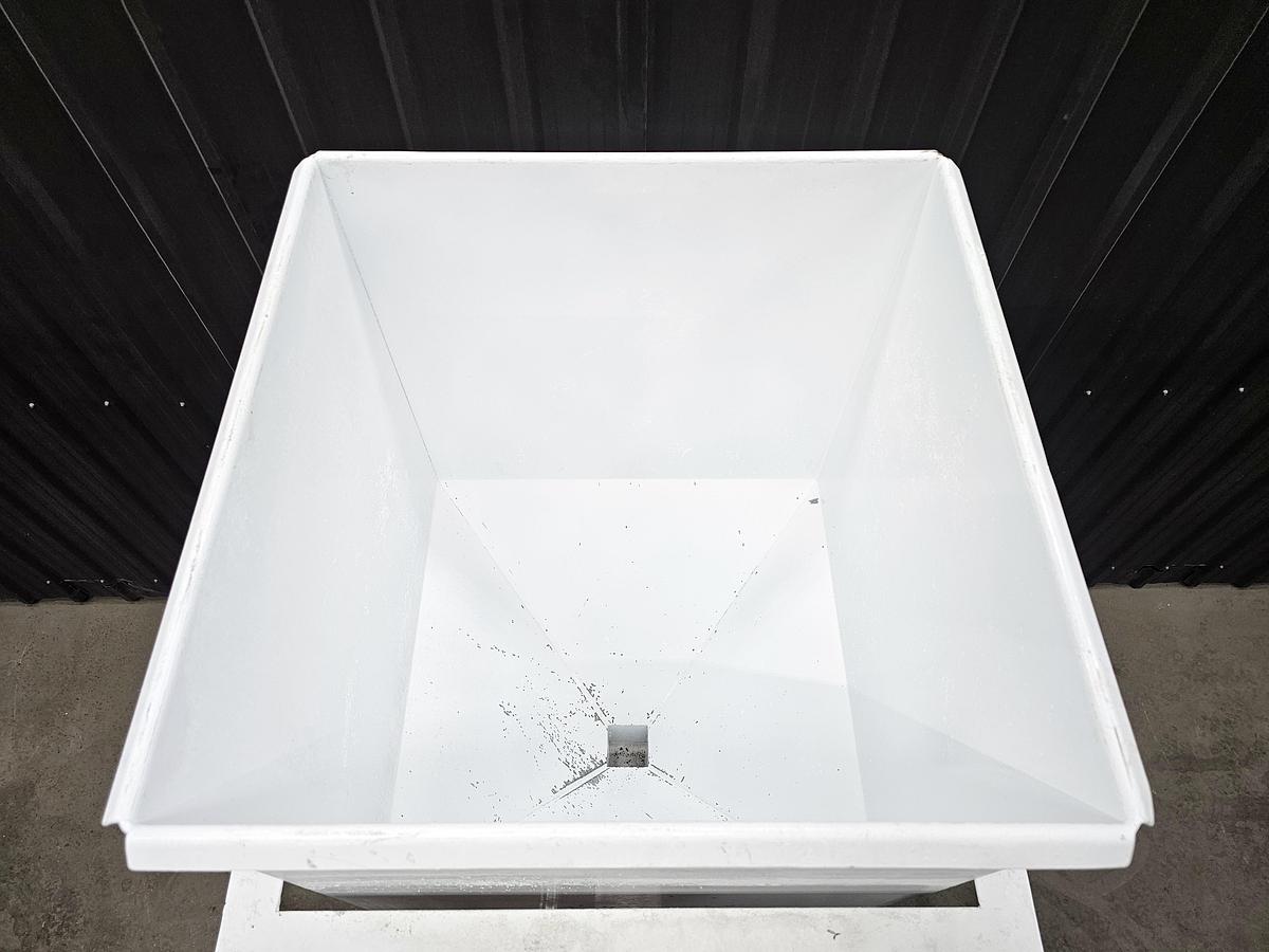 Used Levy Recovery Group Michigan - hopper and vibrator