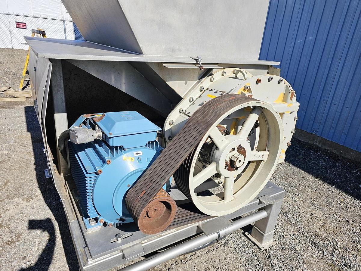 Used Used Super Titan Grinder, 100 HP