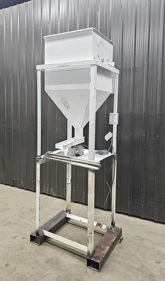 Used Levy Recovery Group Michigan - hopper and vibrator