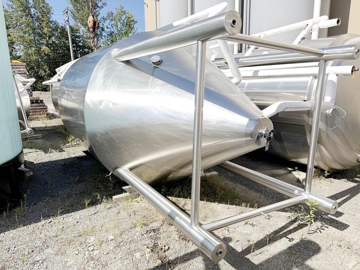 Used Used 2480 Gallon Jacketed Tank, 304 Stainless Steel