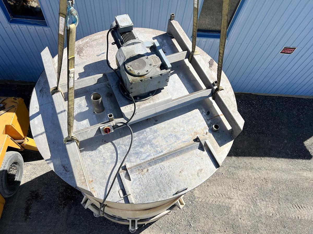 Used Used 3500 Gallon Tank, Carbon Steel, With Sweeper Mixer