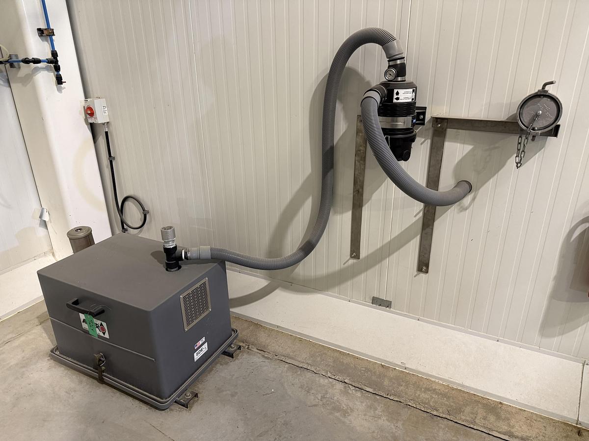 Used Used Acculift Free Standing Jib Crane with Vacuum Tube Lift System for 70 Lbs. Paper Type Bags