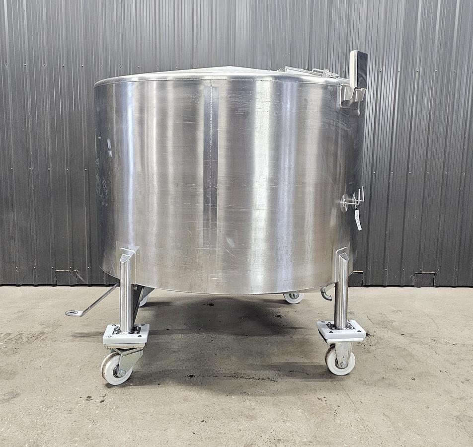 Used Used 1100 Gallon, Stainless Steel Tank