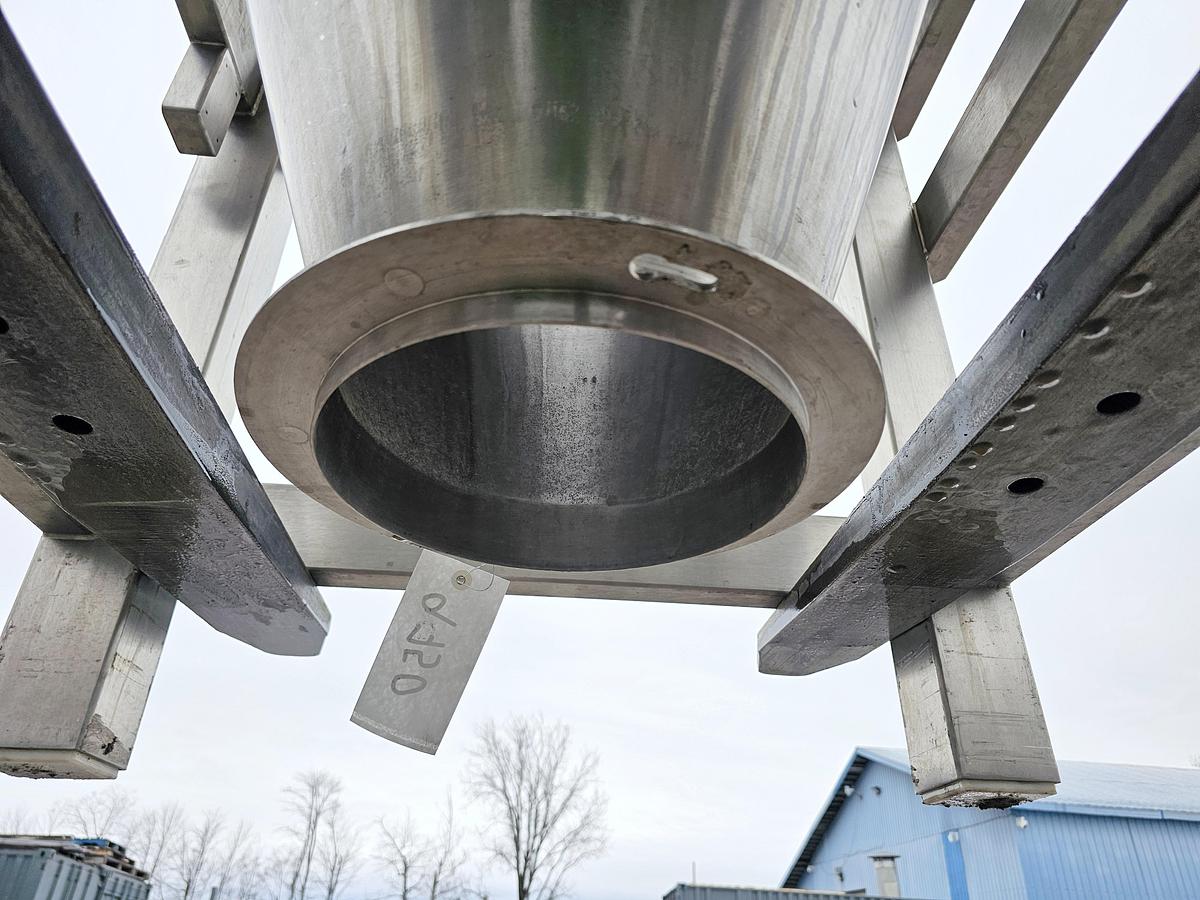 Used Aaron Elgin IL Auction - Lot 48 SS tote 2 of 4