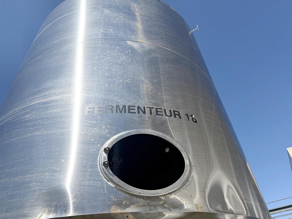Used Used 4966 Gallon Jacketed Tank, 304L Stainless Steel