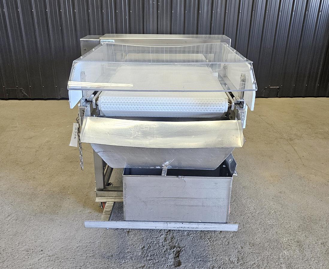 Used TCL Auction - Maple Leaf Foods - Ontario - Lot 138 - metal detector