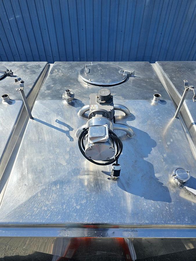 Used Used 2000 Gallon Jacketed Tank, 3 Compartments With Mixers, Flavor Tank
