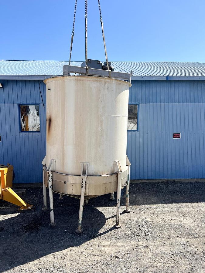 Used Used 3500 Gallon Tank, Carbon Steel, With Sweeper Mixer